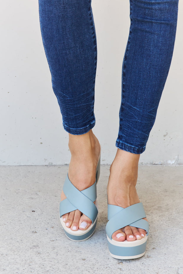 Weeboo Cherish The Moments Contrast Platform Sandals in Misty Blue Trendsi