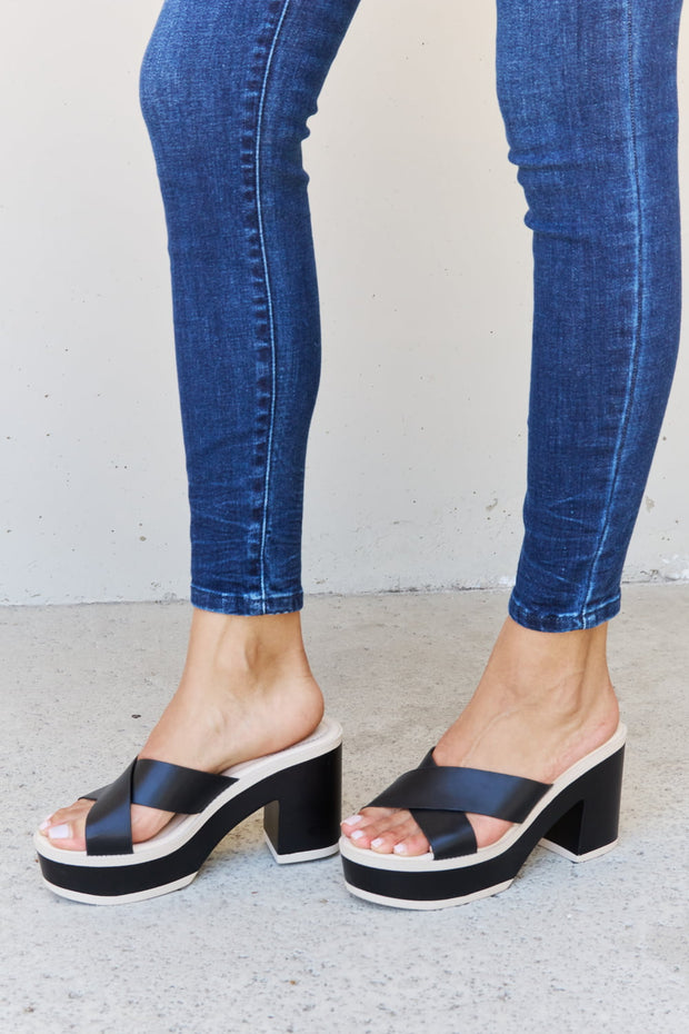 Weeboo Cherish The Moments Contrast Platform Sandals in Black Trendsi